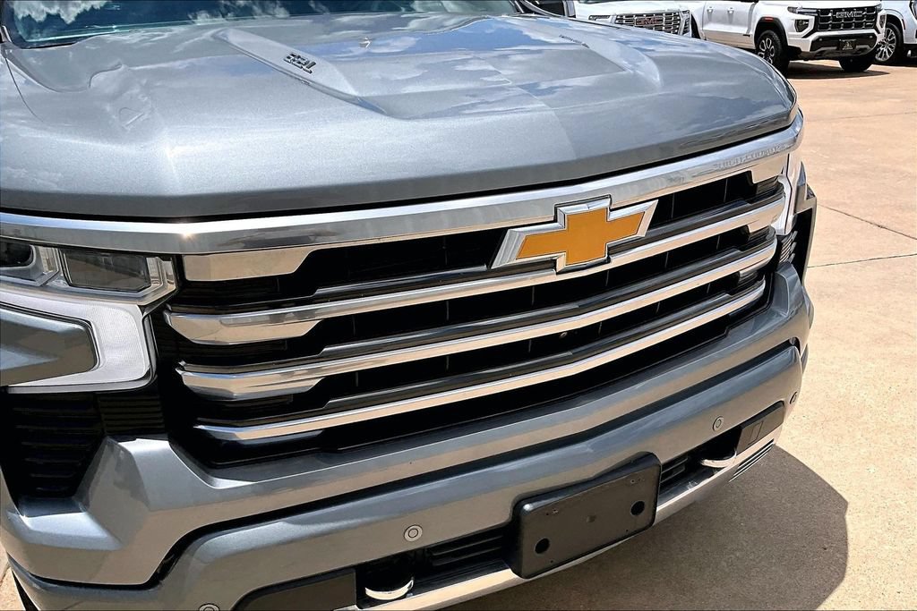 Used 2023 Chevrolet Silverado 1500 High Country w/ High Country Premium Package AWD/4WD image 35