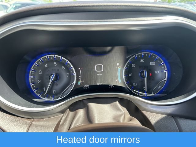 Used 2017 Chrysler Pacifica Touring-L Plus FWD image 11