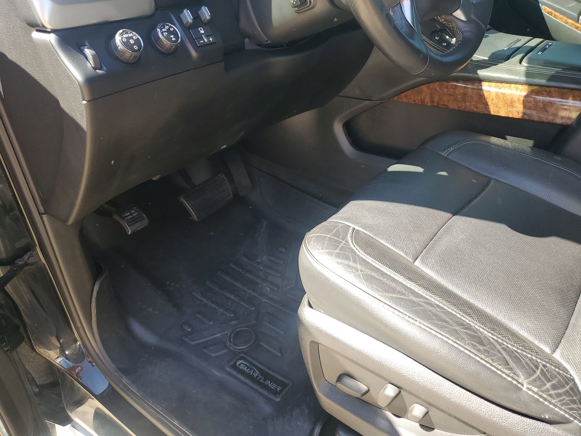 Used 2015 Chevrolet Suburban LTZ AWD/4WD image 26
