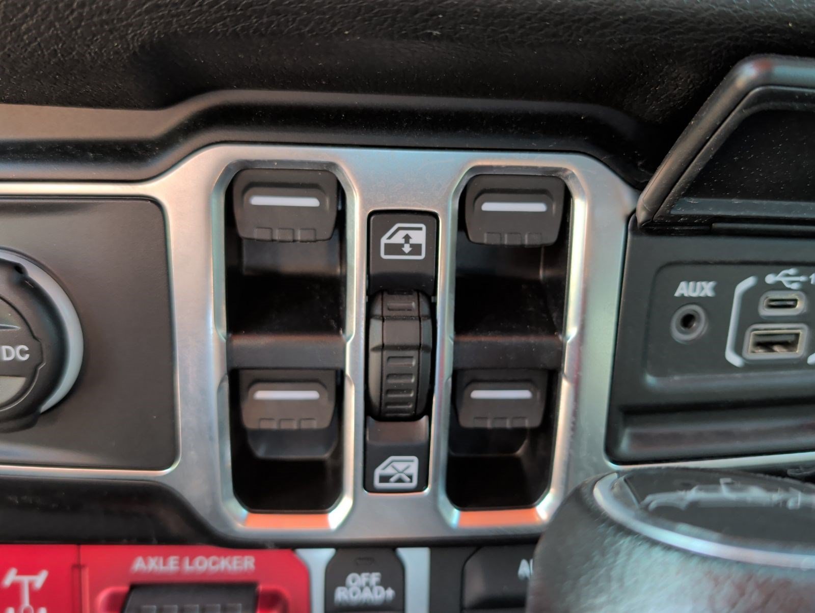 Used 2024 Jeep Gladiator Sport AWD/4WD image 9