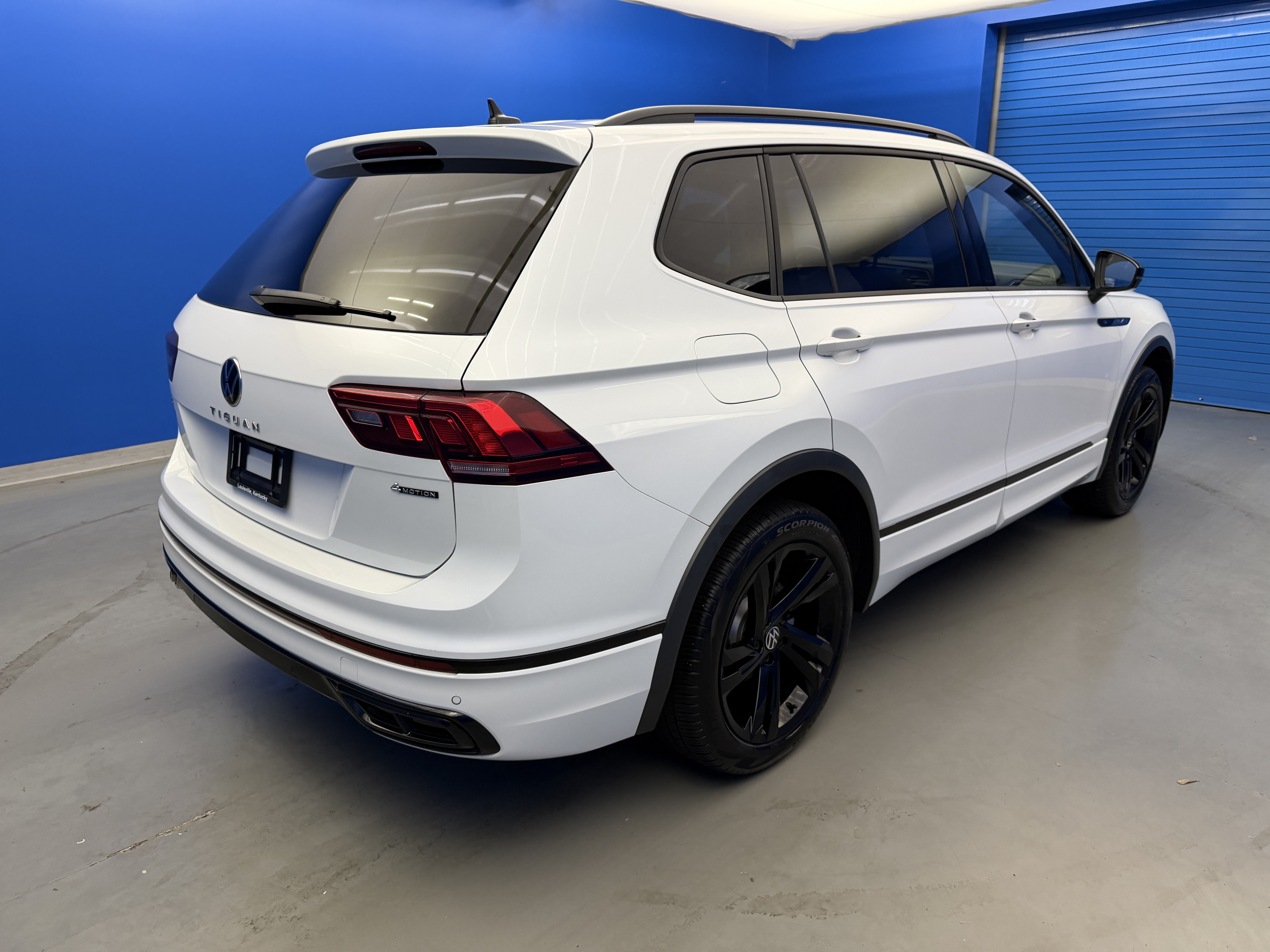 Used 2024 Volkswagen Tiguan SE R-Line AWD/4WD image 7