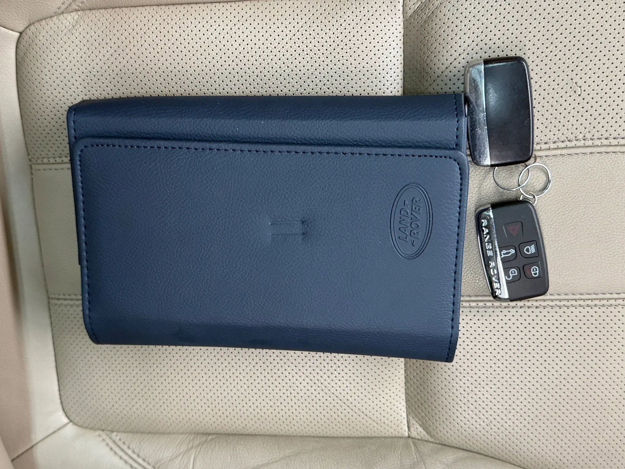 Used 2016 Land Rover Range Rover Sport SE image 28