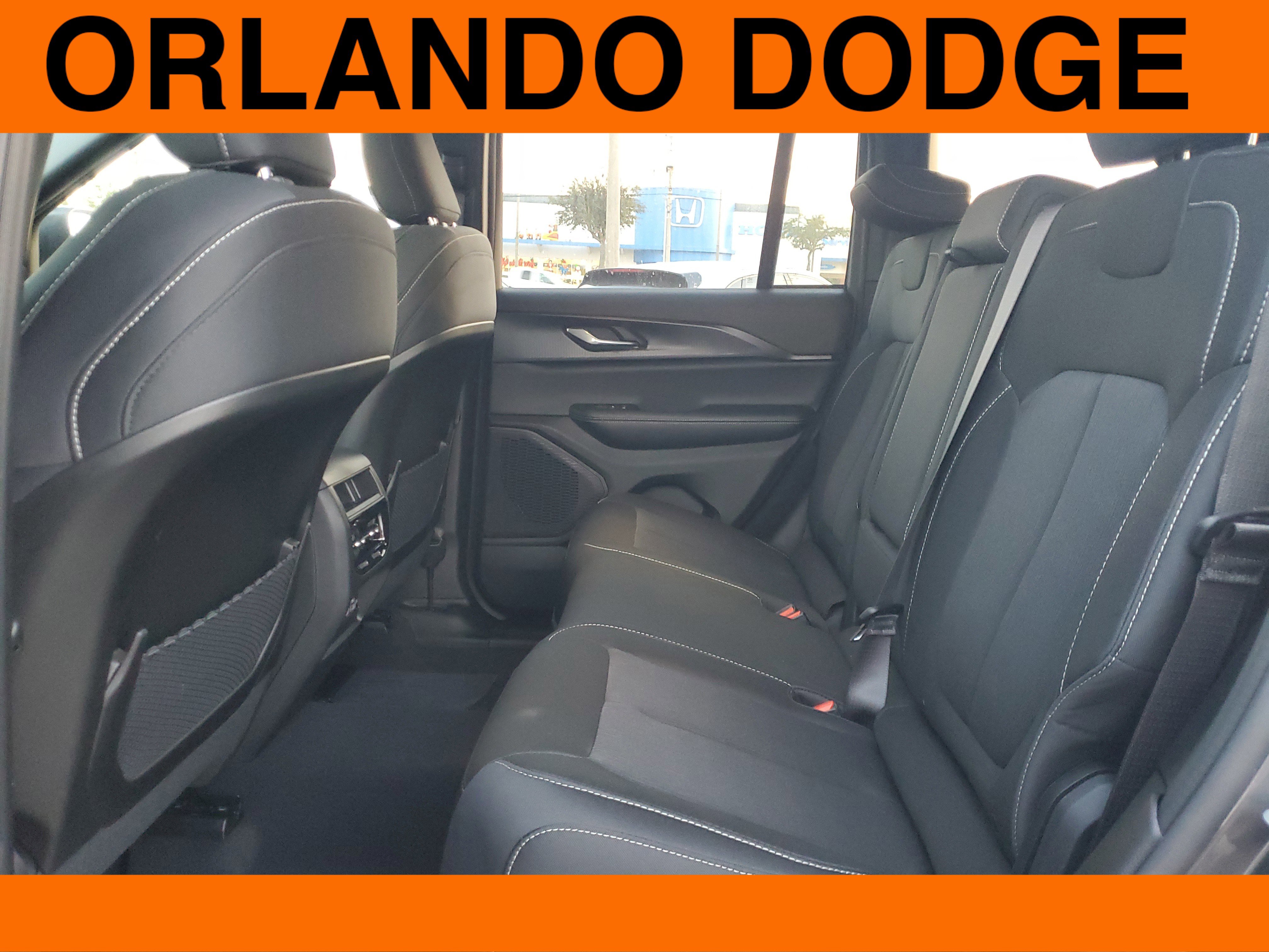 New 2025 Jeep Grand Cherokee Laredo X image 9