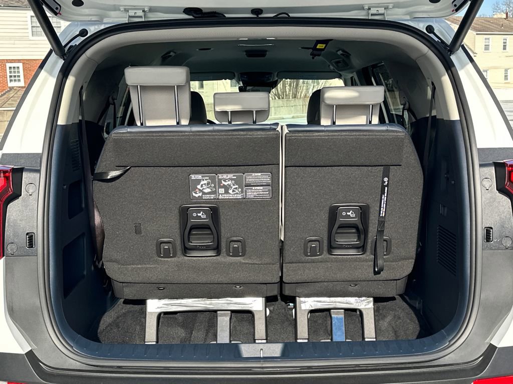 New 2026 Kia Carnival EX FWD image 6