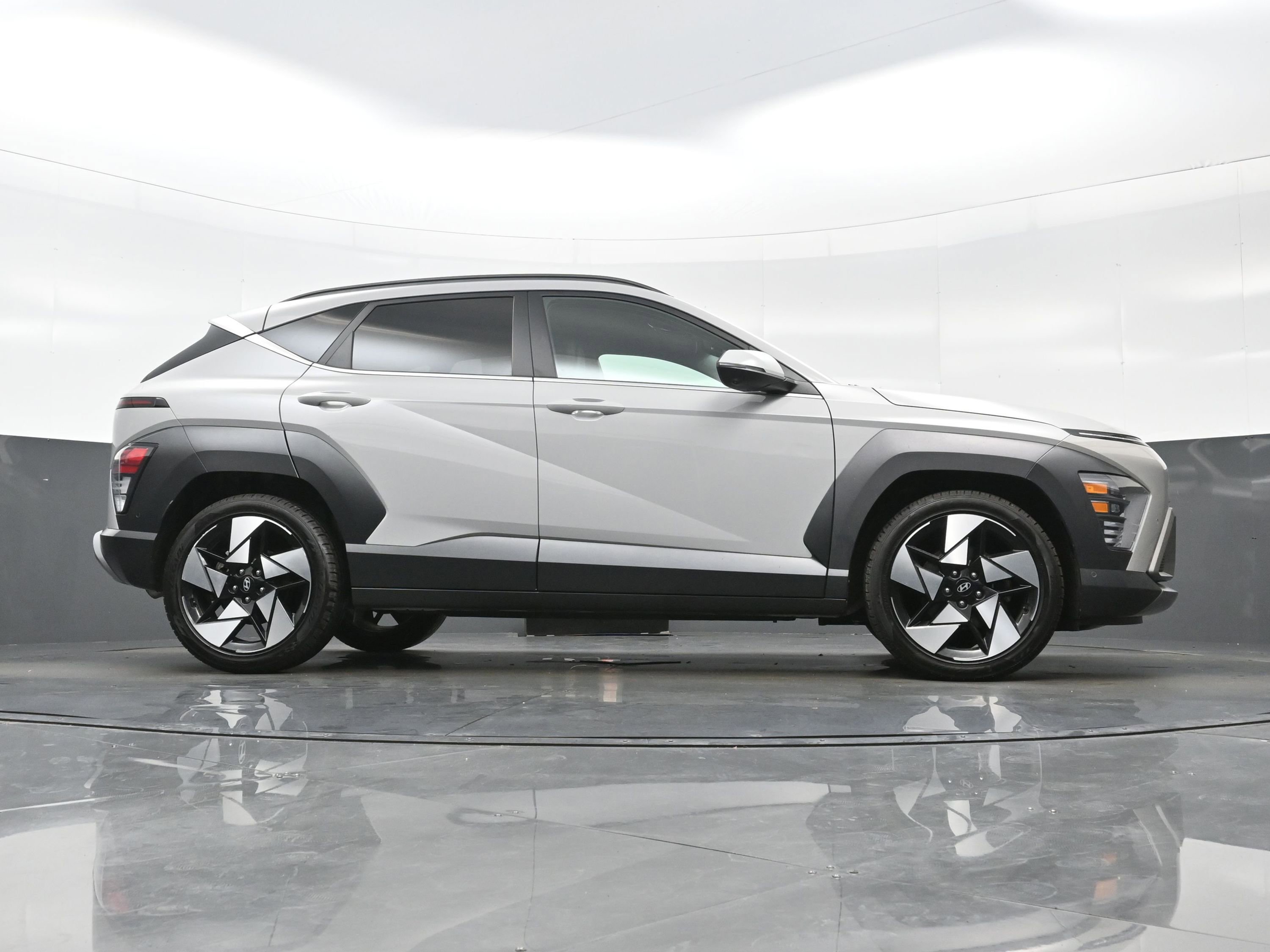 Used 2024 Hyundai Kona Limited FWD image 31