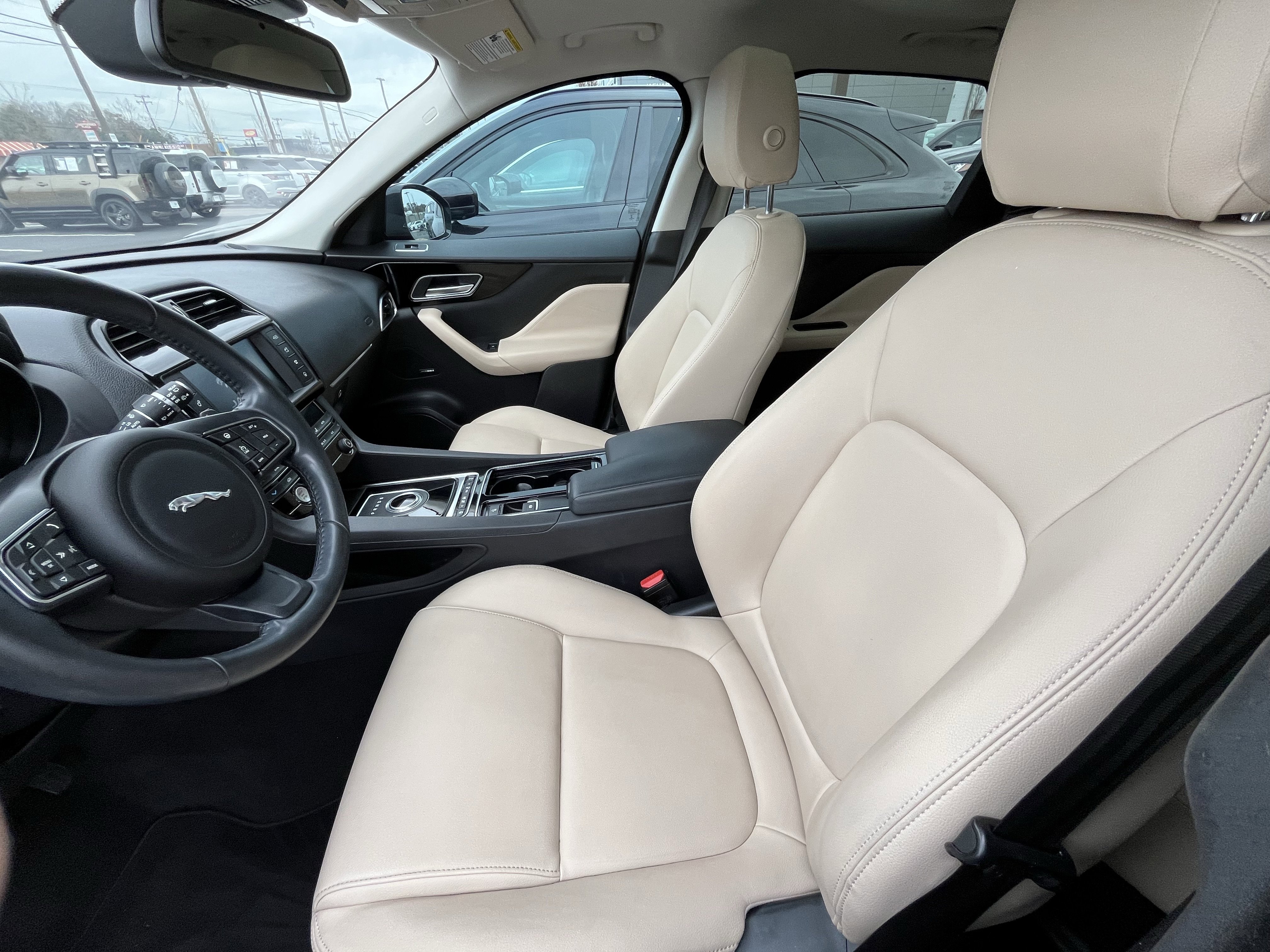 Used 2018 Jaguar F-PACE Premium image 18