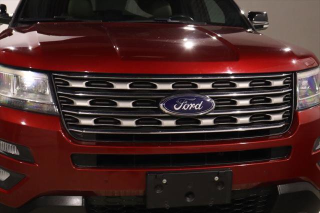 Used 2017 Ford Explorer XLT w/ Equipment Group 202A FWD image 14