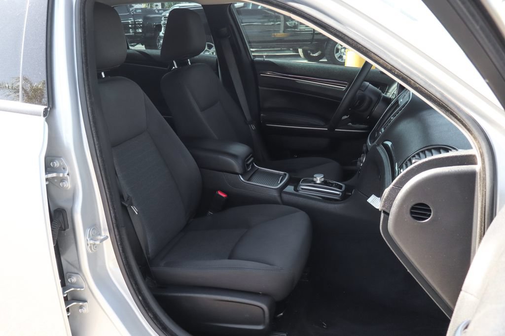 Used 2023 Chrysler 300 Touring w/ Sport Appearance Package RWD image 36