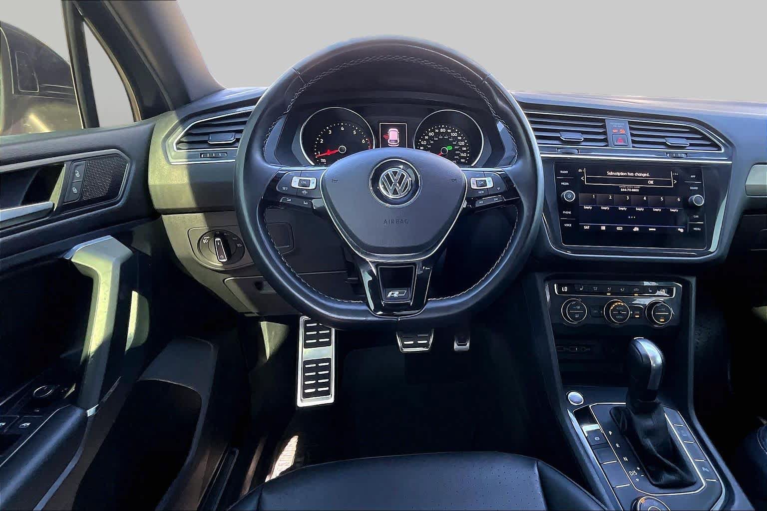Used 2020 Volkswagen Tiguan SE R-Line AWD/4WD image 6