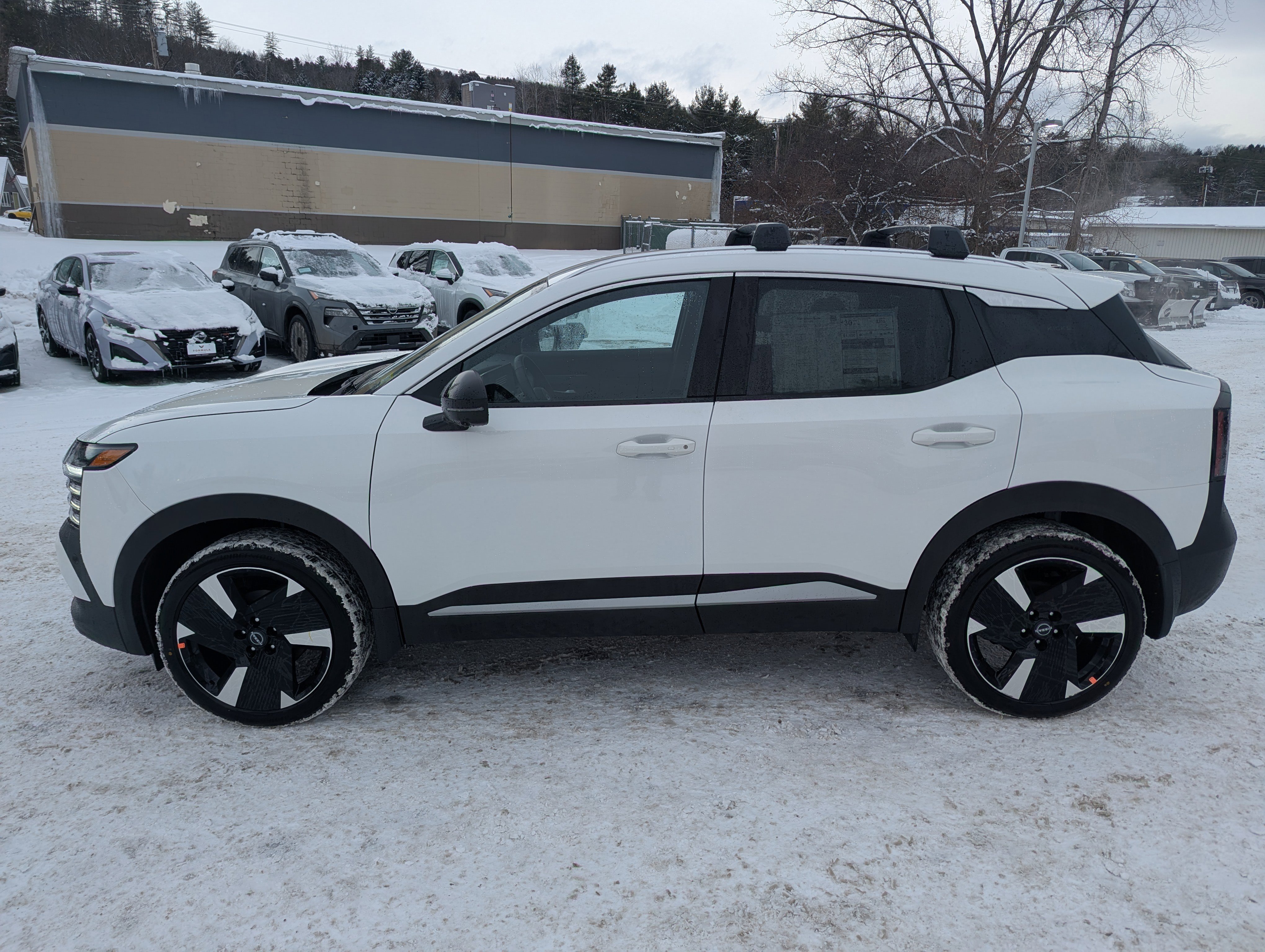 New 2026 Nissan Kicks SR w/ Cold Weather Package image 4