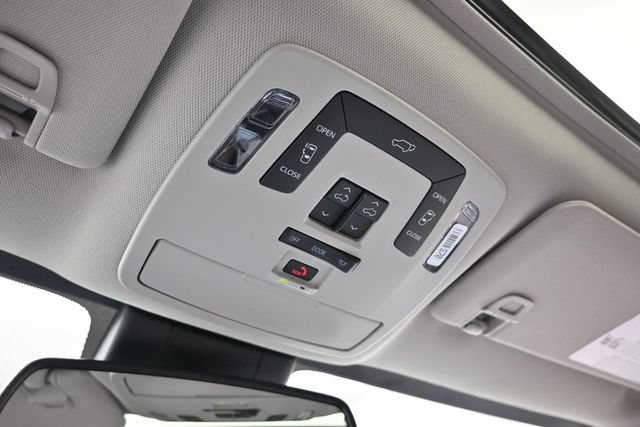 Used 2026 Toyota Sienna XLE AWD/4WD image 33