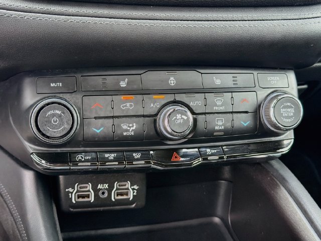 Used 2024 Dodge Durango SXT w/ Trailer Tow Group IV AWD/4WD image 16