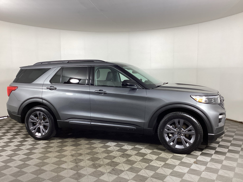 Used 2023 Ford Explorer XLT w/ Equipment Group 202A AWD/4WD image 1