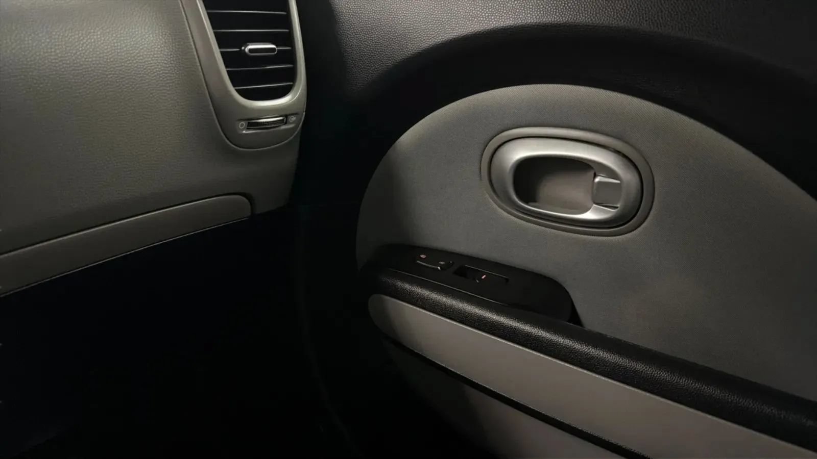 Used 2016 Kia Soul FWD image 15
