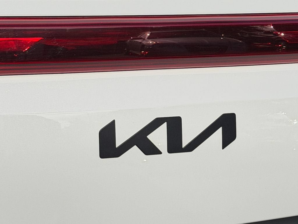 Used 2025 Kia Carnival SX w/ SX Dark Edition Package FWD image 35