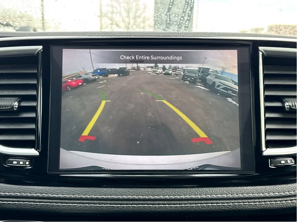 Used 2025 Chrysler Pacifica Limited FWD image 21