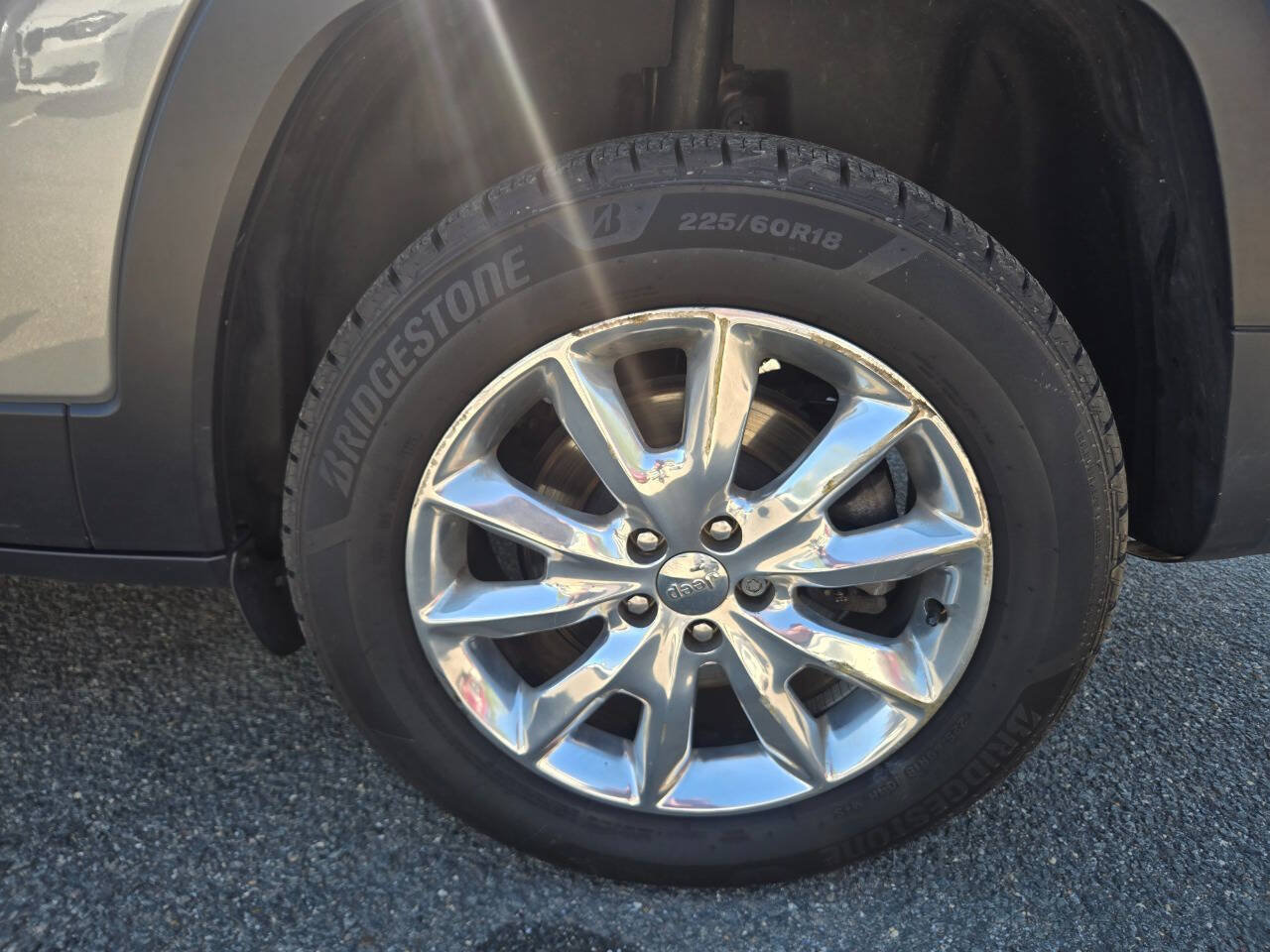 Used 2016 Jeep Cherokee Limited w/ Luxury Group AWD/4WD image 14