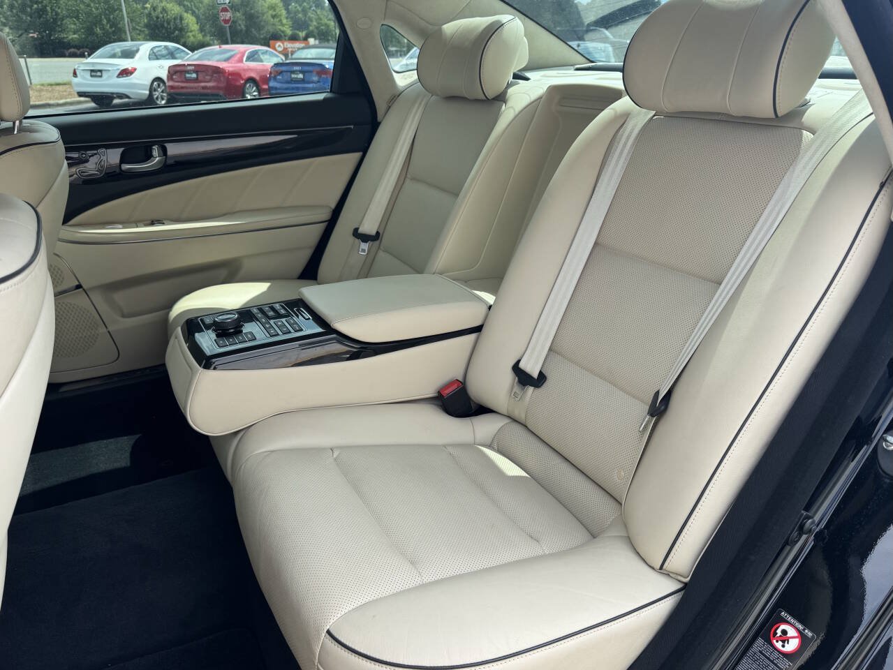 Used 2016 Hyundai Equus Signature RWD image 10