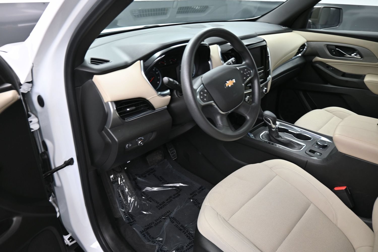 Used 2022 Chevrolet Traverse LS FWD image 12