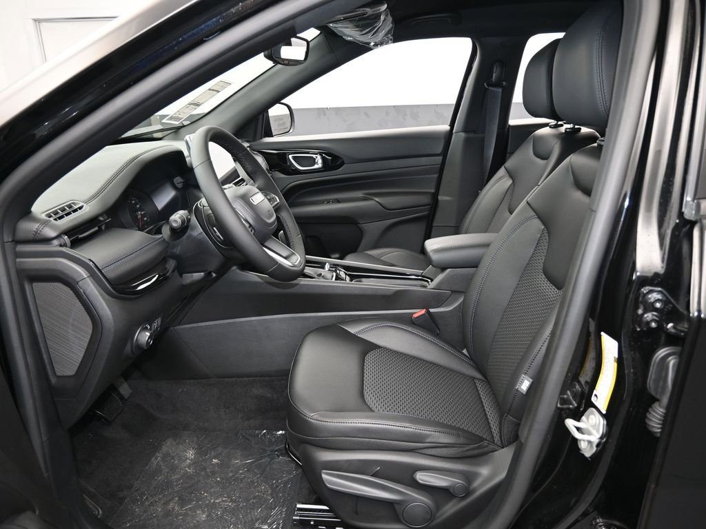 Used 2026 Jeep Compass Latitude AWD/4WD image 11