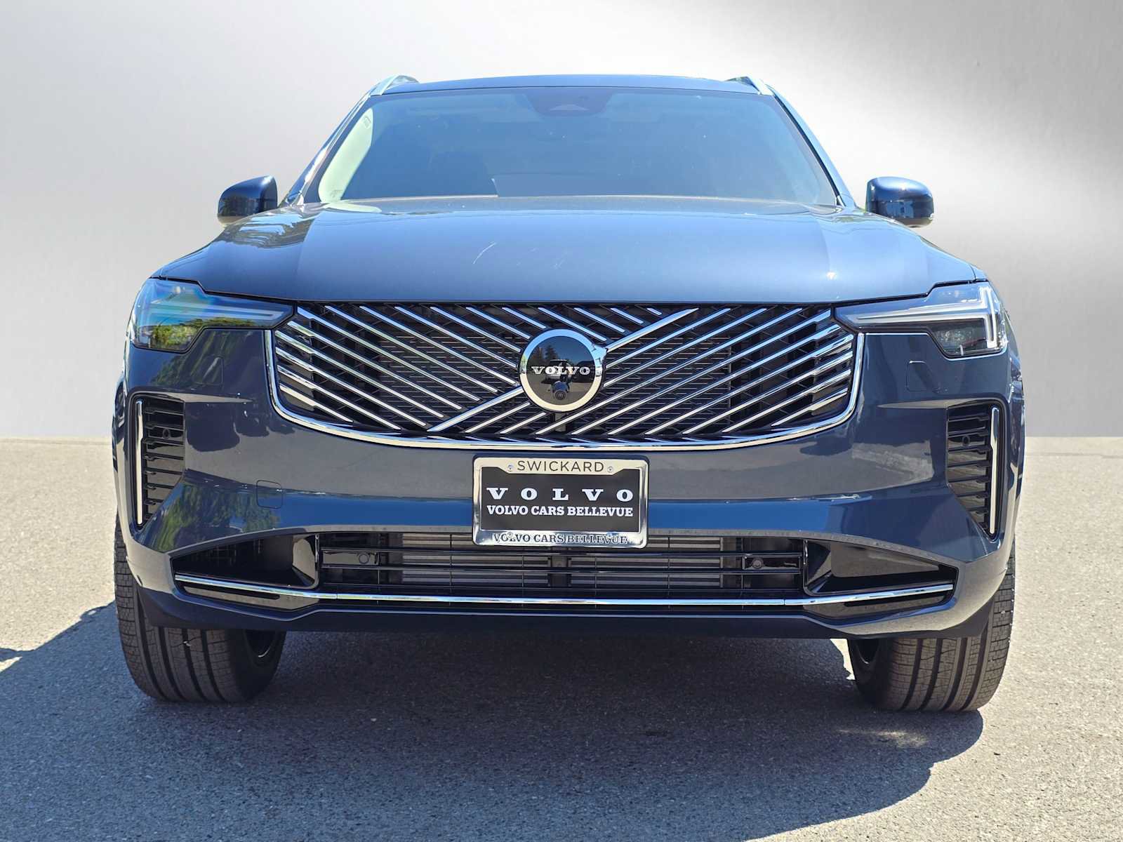 New 2026 Volvo XC90 T8 Plus w/ Protection Package Premier AWD/4WD image 8