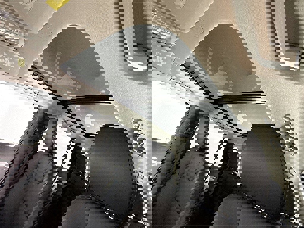 Certified 2025 Volvo XC90 B5 Core image 22