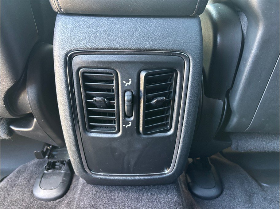 Used 2019 Jeep Grand Cherokee Laredo AWD/4WD image 34