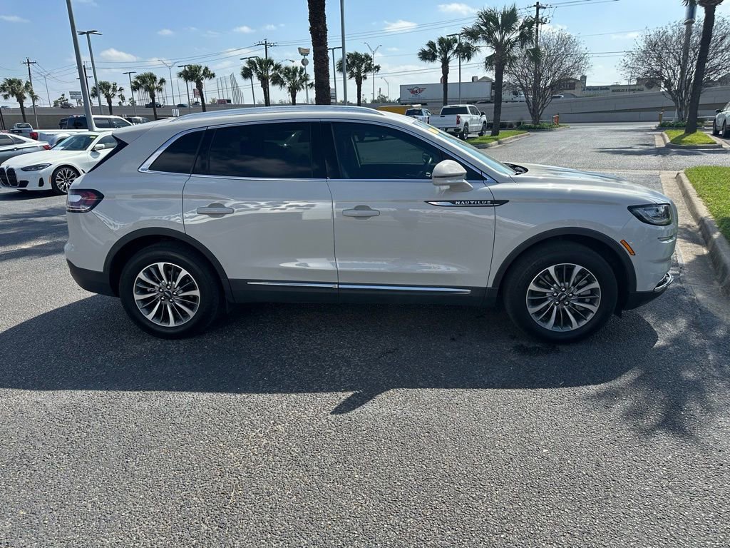 Used 2023 Lincoln Nautilus FWD w/ Premium Package image 7