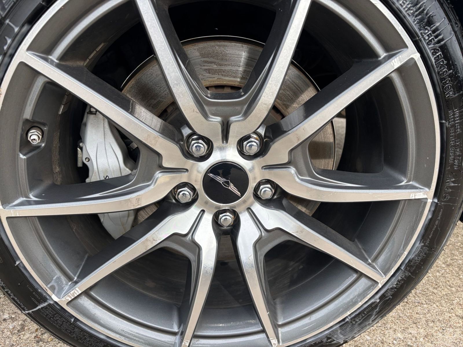 Used 2025 Genesis G70 2.5T image 28