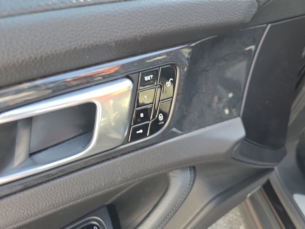 Used 2017 Porsche Panamera 4S image 19