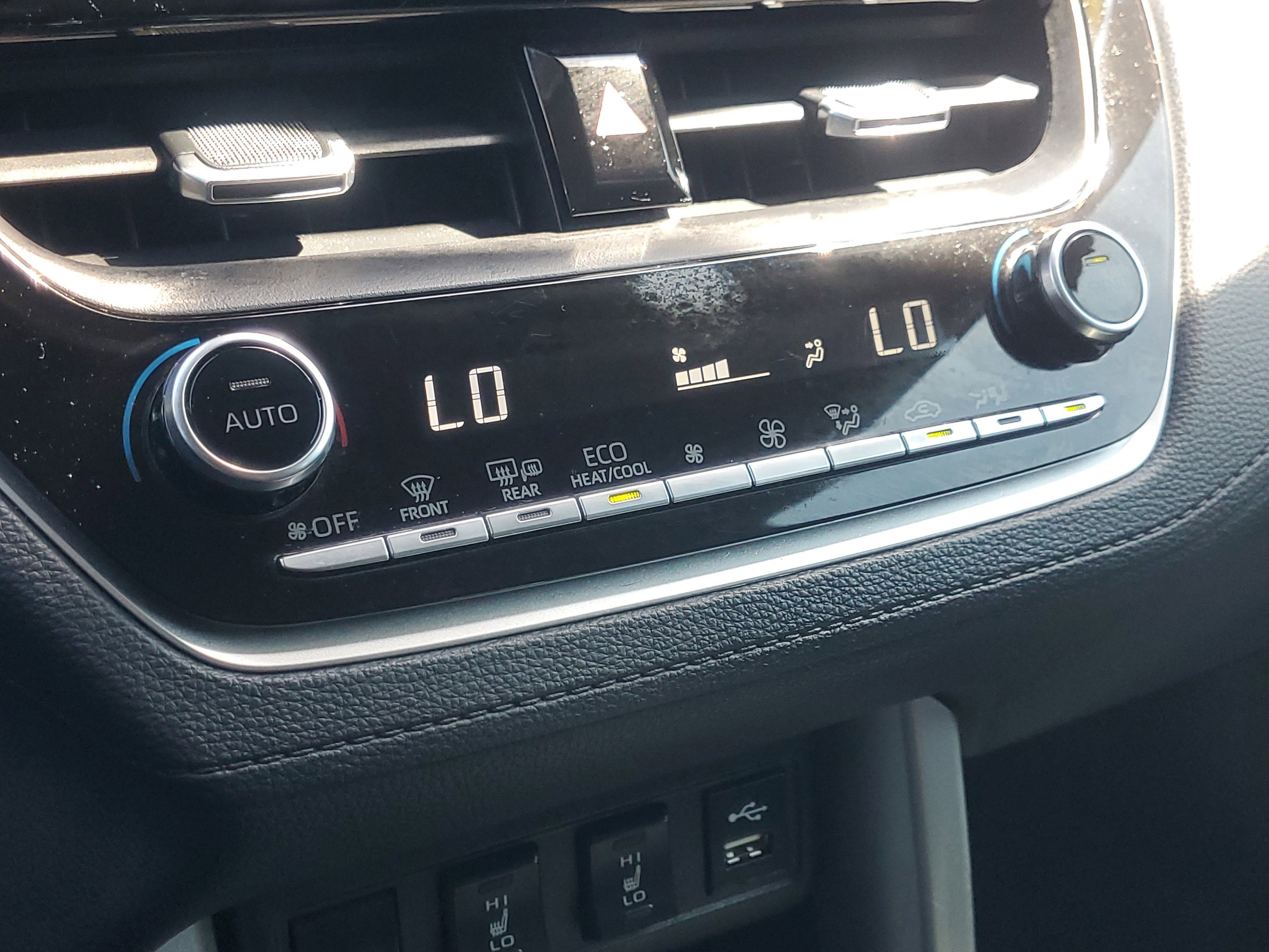 Used 2022 Toyota Corolla Cross XLE FWD image 28