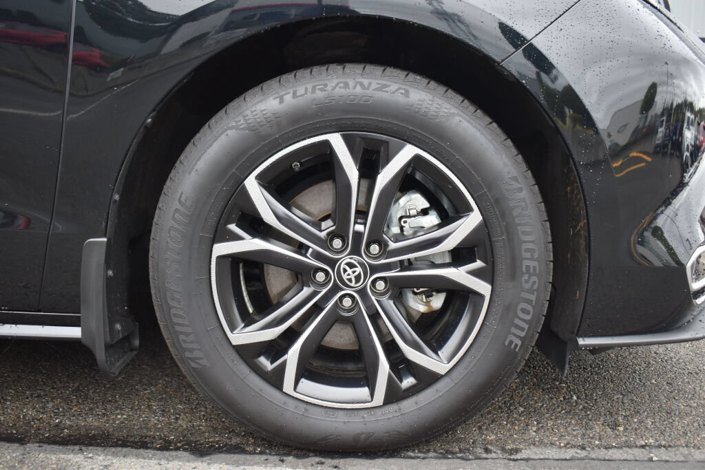 Certified 2025 Toyota Sienna Platinum AWD/4WD image 28
