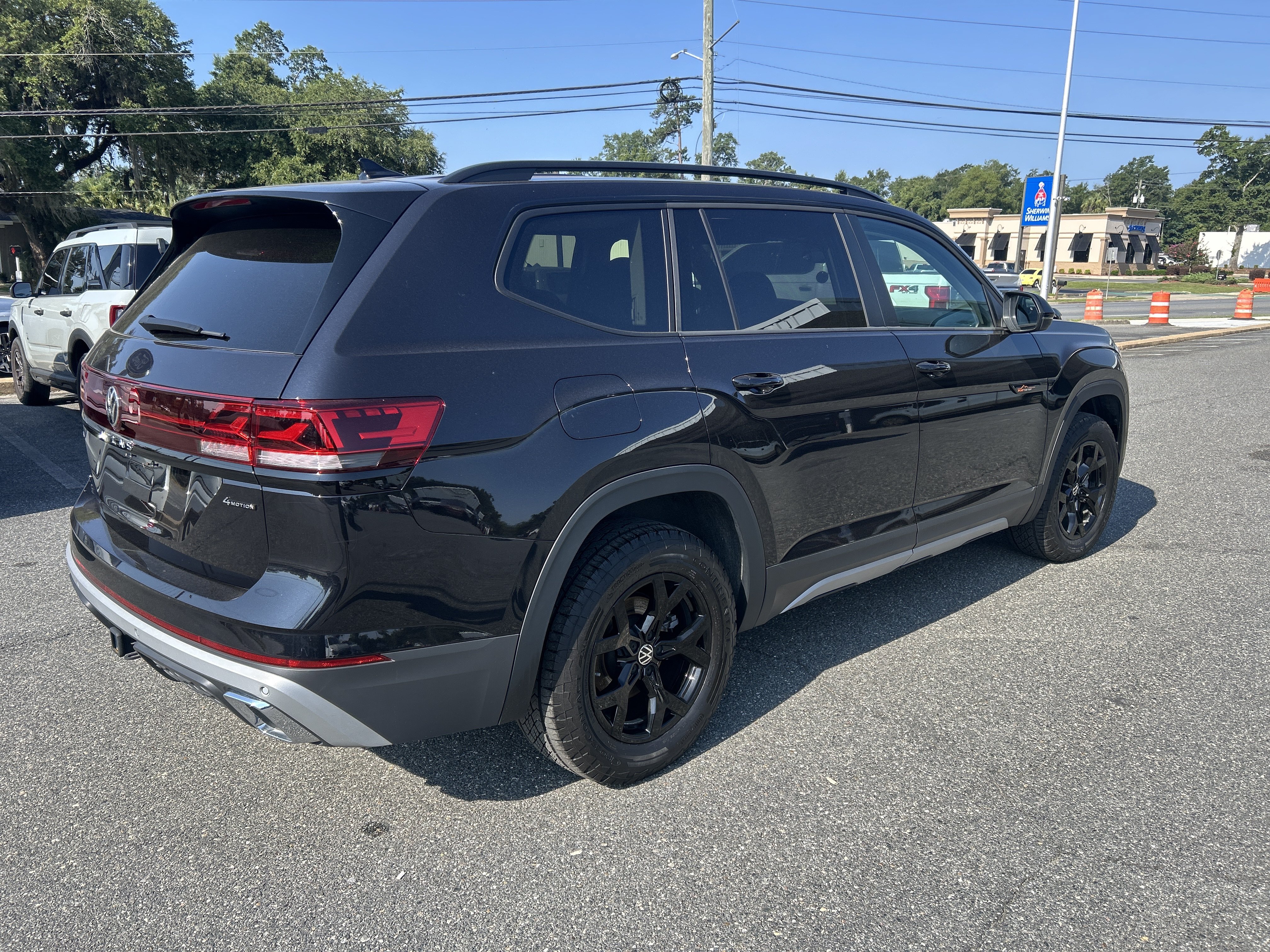 Used 2024 Volkswagen Atlas Peak Edition SE AWD/4WD image 7