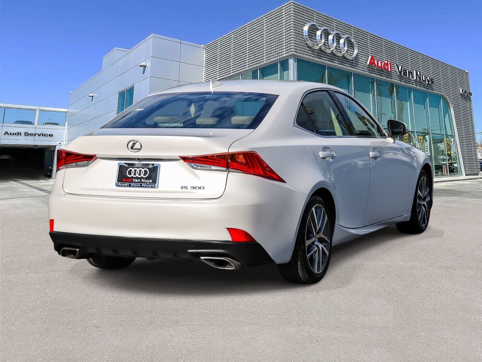 Used 2018 Lexus IS 300 RWD image 4