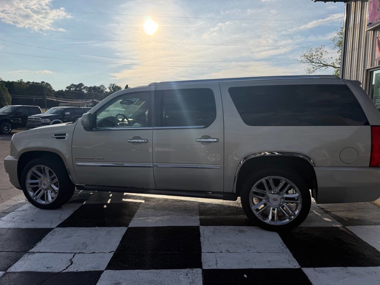 Used 2013 Cadillac Escalade ESV Platinum AWD/4WD image 8