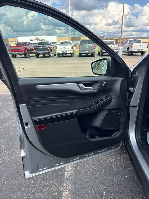 Certified 2023 Ford Escape Platinum w/ Class II Trailer Tow Package AWD/4WD image 16