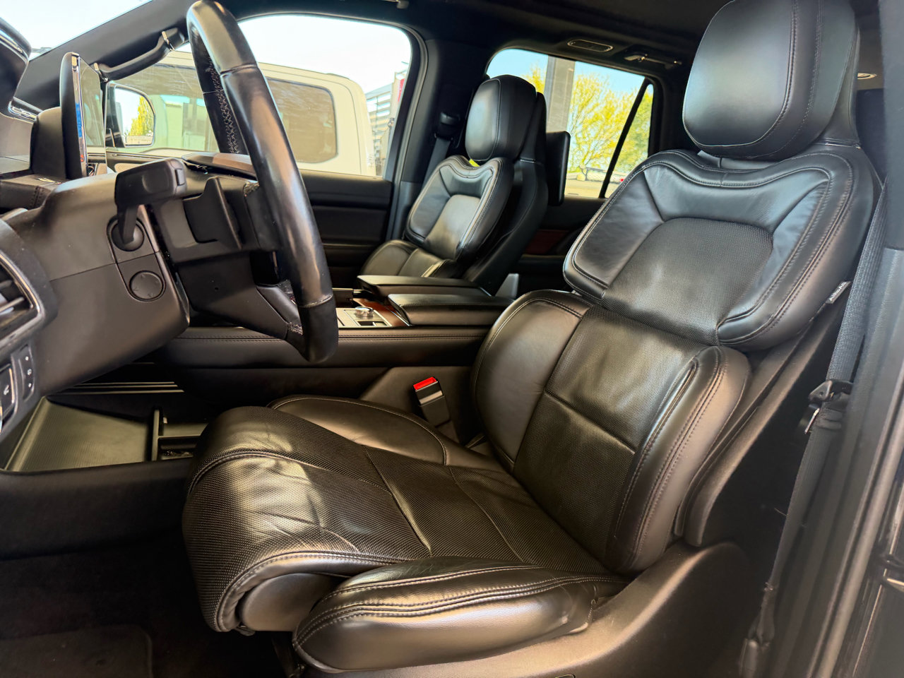 Used 2020 Lincoln Navigator Reserve w/ Luxury Package image 19