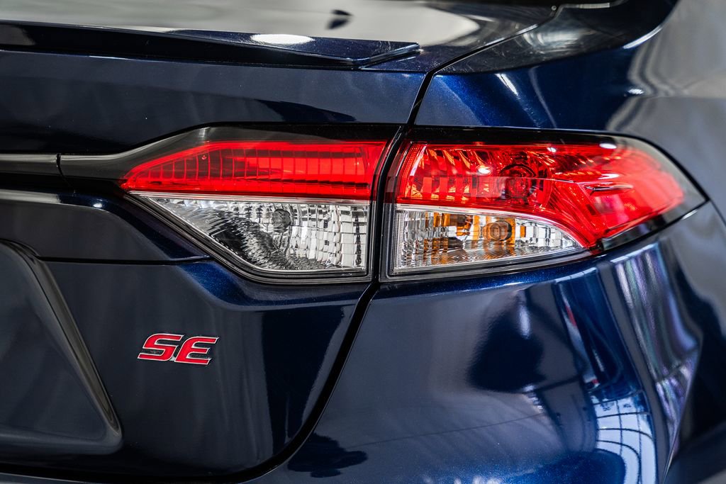 Used 2024 Toyota Corolla SE w/ SE Convenience Package image 6