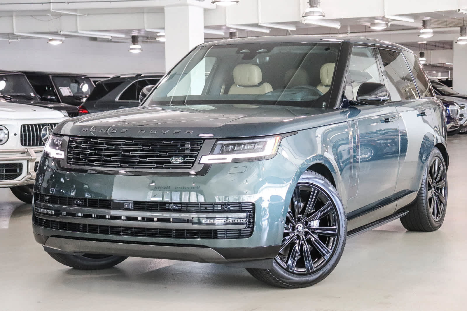 Used 2025 Land Rover Range Rover SE