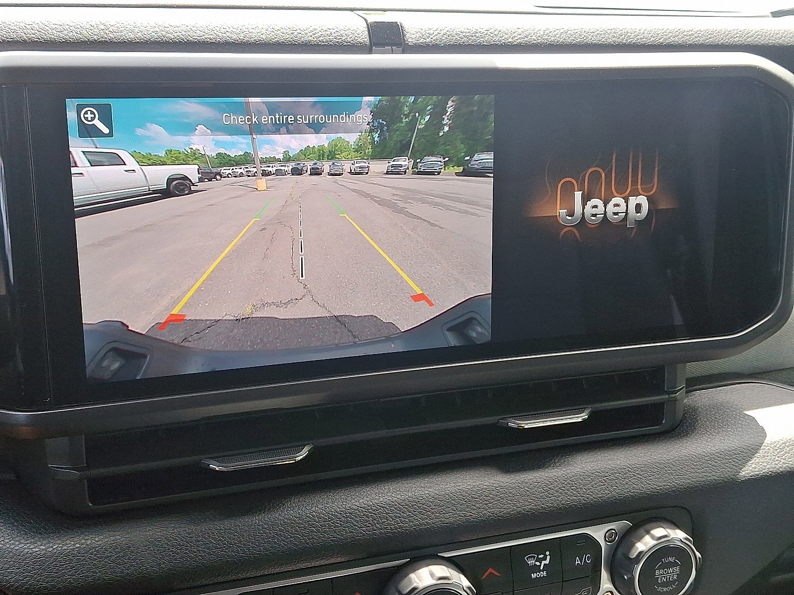 New 2025 Jeep Gladiator Willys image 13