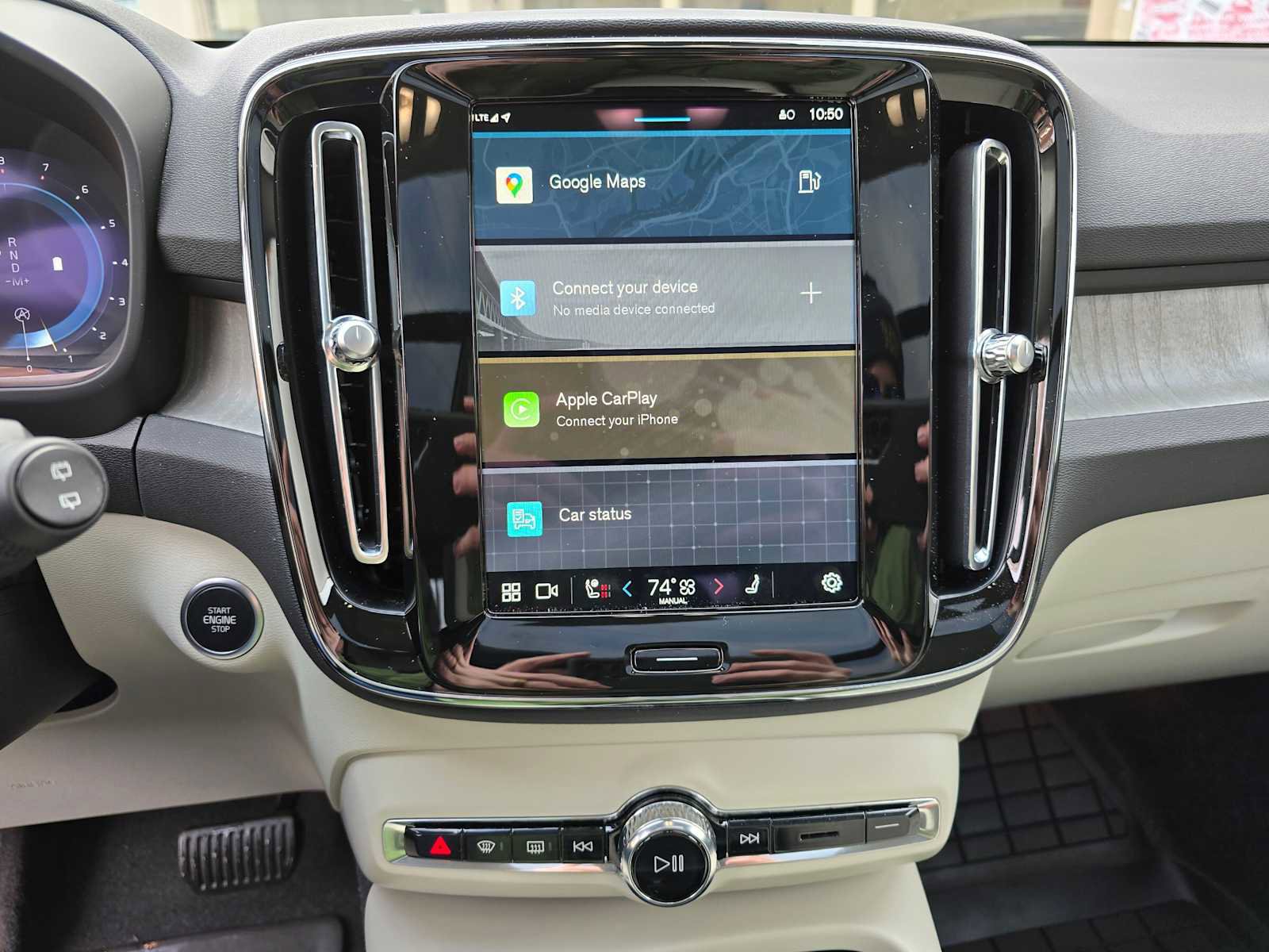 Certified 2024 Volvo XC40 B5 Ultimate w/ Climate Package image 35