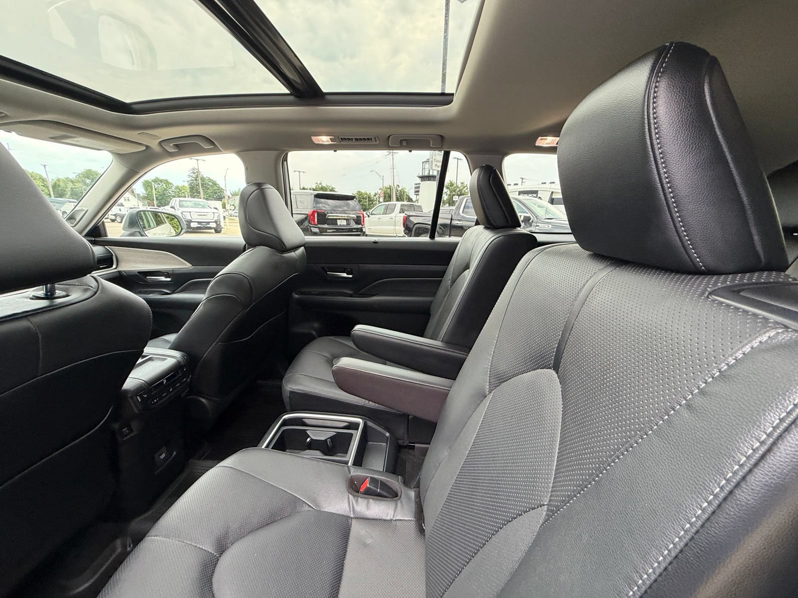 Used 2024 Toyota Grand Highlander AWD Hybrid image 5
