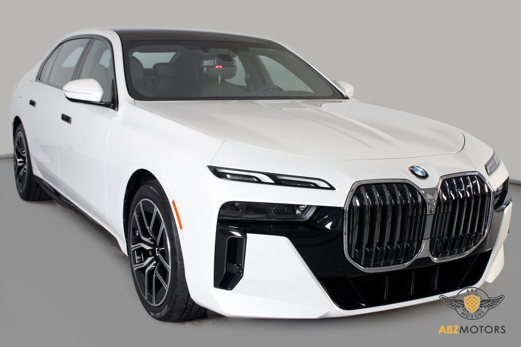 Used 2025 BMW 740i image 2