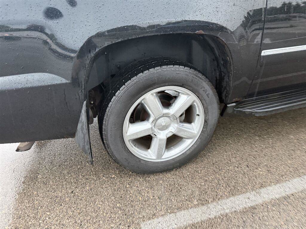 Used 2012 Chevrolet Avalanche LTZ AWD/4WD image 19