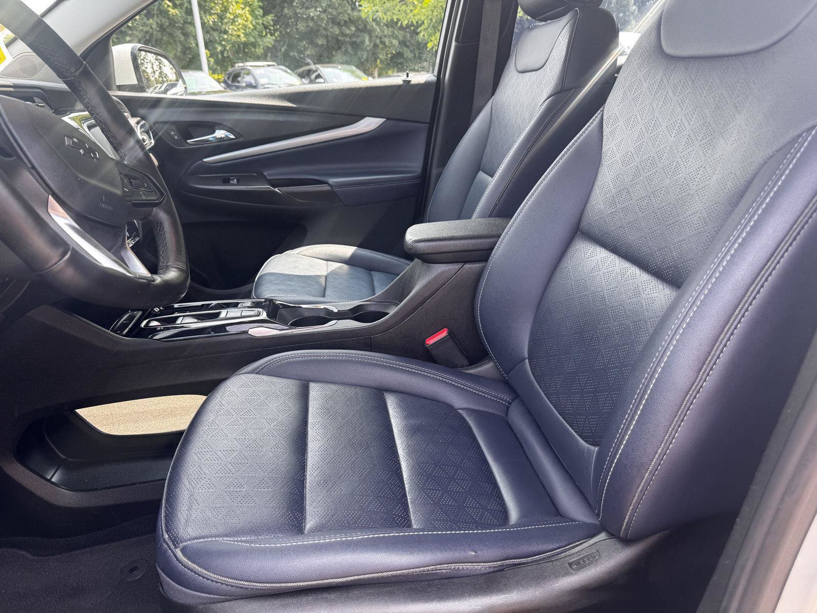 Used 2022 Chevrolet Bolt EUV LT w/ Convenience Package FWD image 12