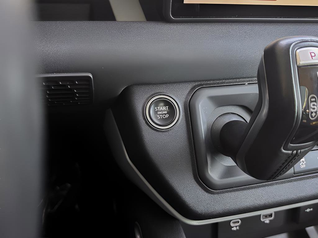 Used 2020 Land Rover Defender 110 SE image 17