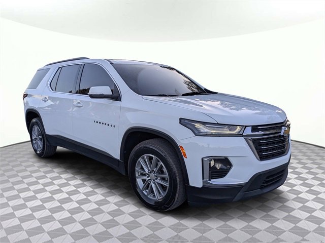 Used 2023 Chevrolet Traverse LT image 2