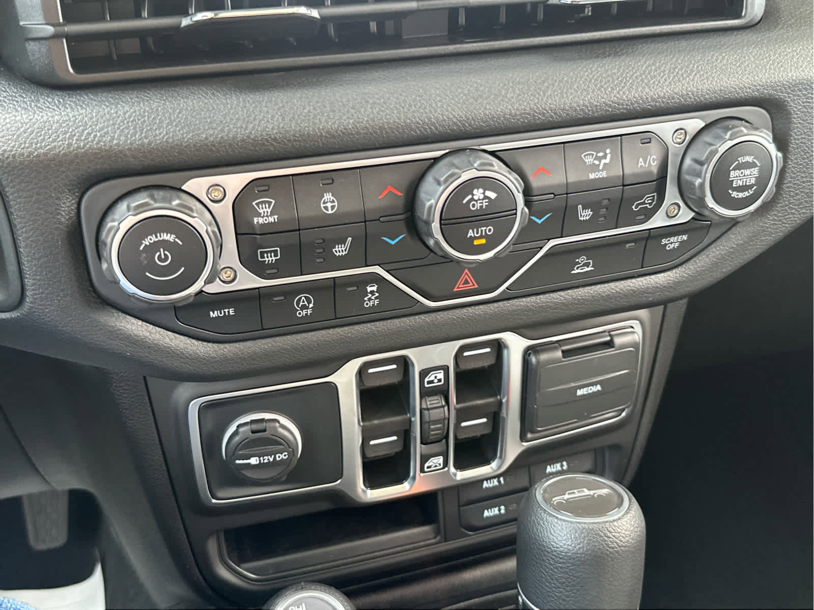 New 2025 Jeep Gladiator Sport image 42