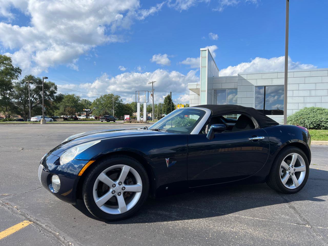 Used 2006 Pontiac Solstice Roadster w/ Power Package image 13