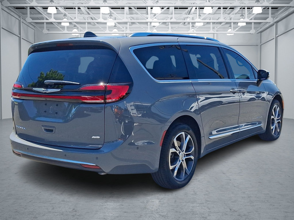 Used 2025 Chrysler Pacifica Pinnacle AWD/4WD image 9